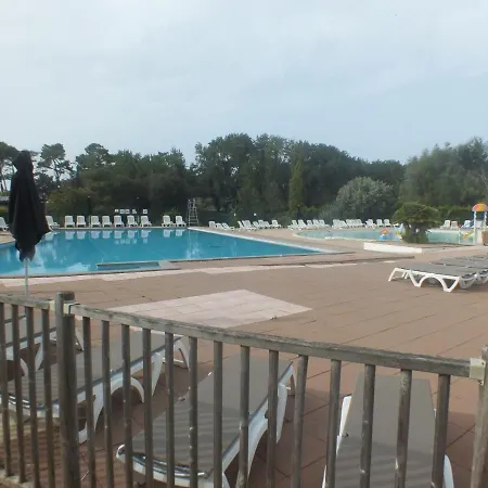 La Rotonde A Port Bourgenay * Talmont-Saint-Hilaire